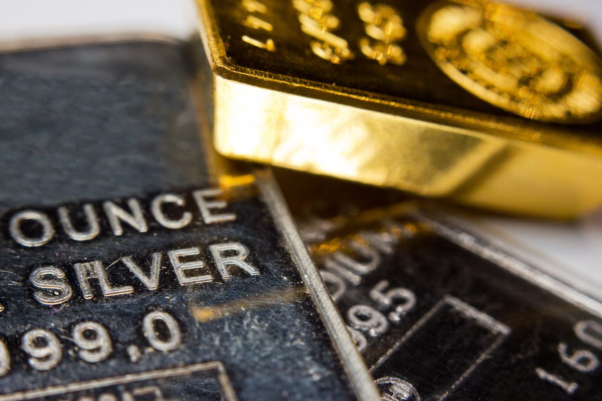Gold und Silberbarren