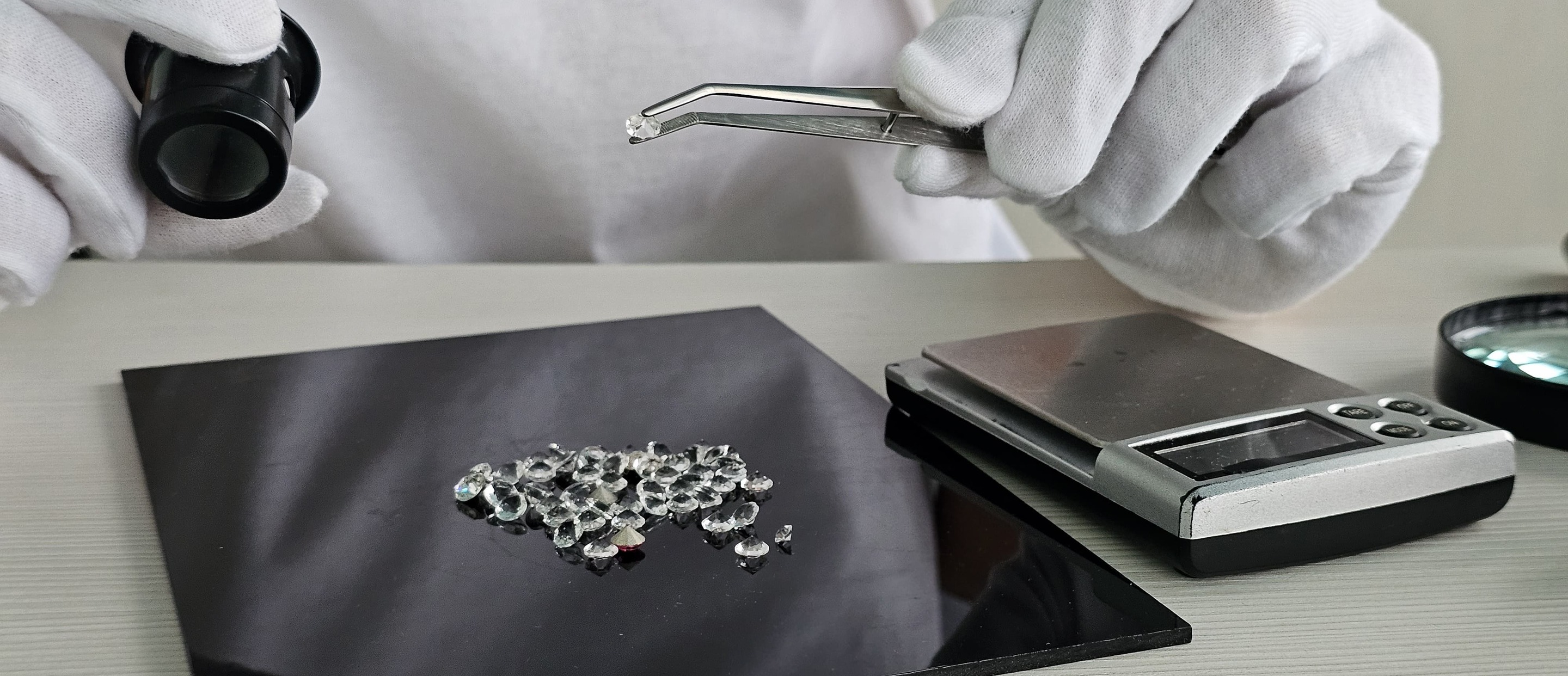 Diamanten werden begutachtet